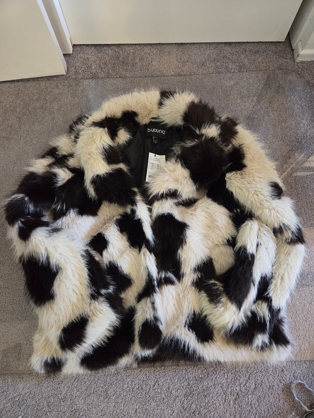 NWT b.young Bybemio Cow Print Faux Fur Coat Jacket Statement 36 Small - Picture 4 of 10
